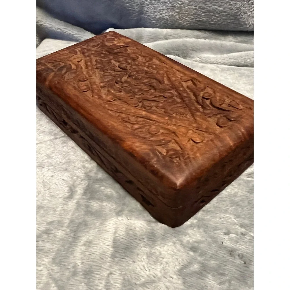 Vintage Carved Wooden Trinket Box Jewelry Keepsake Storage Hinged Lid Decorative